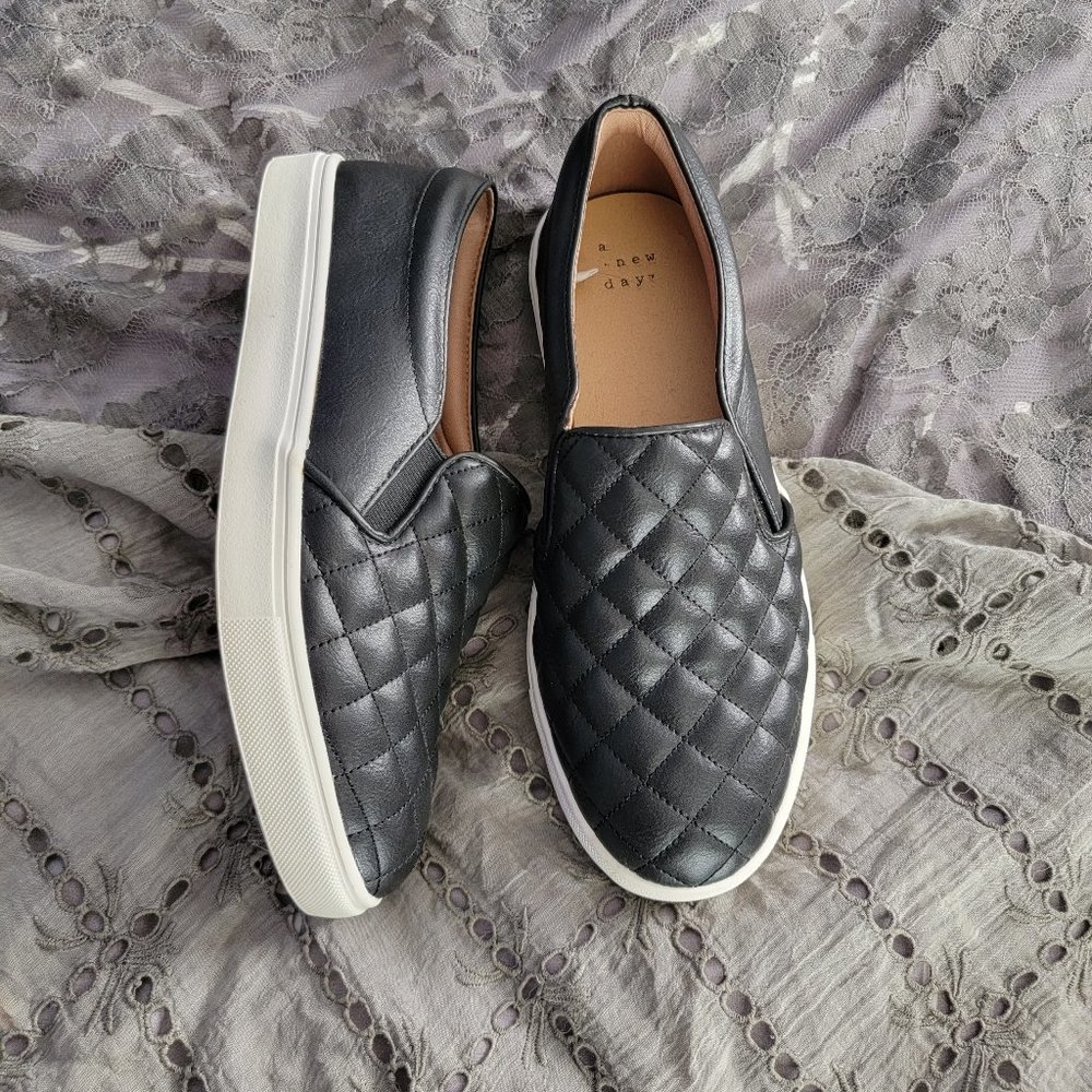 Size 7.5 Slip On Shoes, black